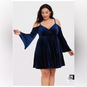 Torrid Mini Velvet Cold Shoulder Surplice Dress size 5 NWT 💙